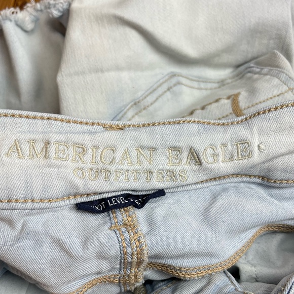 American Eagle Outfitters size 2 midi light wash destroyed shorts - Picture 3 of 8